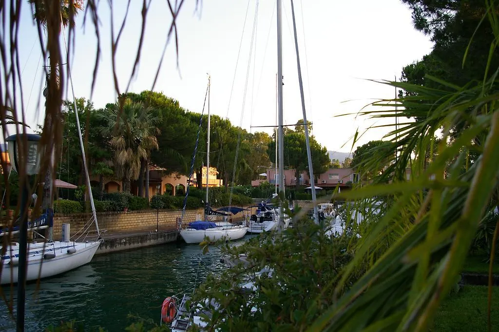 Villetta Su Canale Navigabile Furnari
