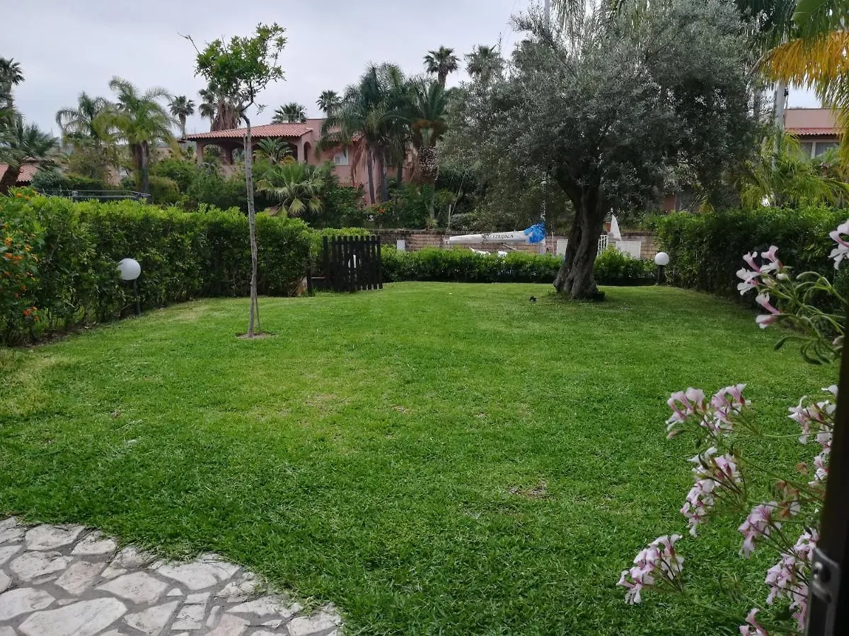 Villetta Su Canale Navigabile Furnari Italy